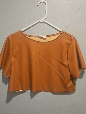 Zenana Outfitters Camel Short Sleeve Cropped Top